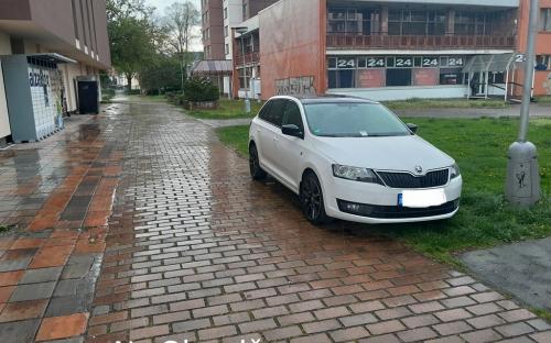 duben_parkovani_ohrada.jpg