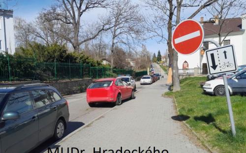brezen_parkovani_mudr_hradeckeho1.jpg