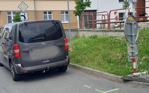 cerven_parkovani_celakovskeho.jpg